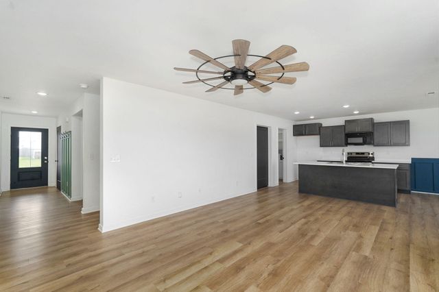 571 S Caroline Avenue, Republic, MO 65738