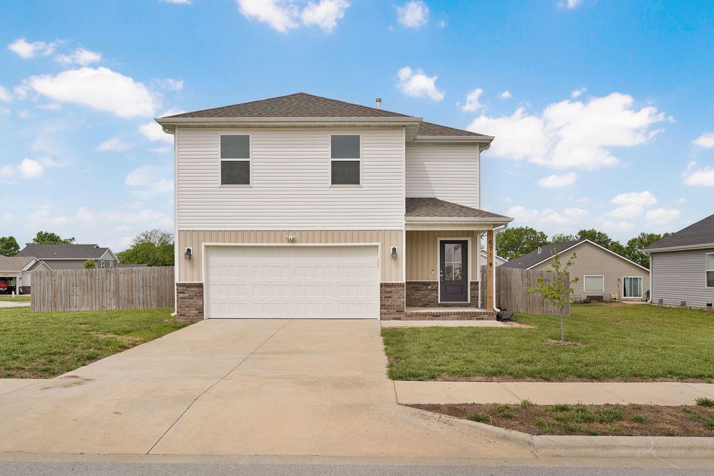 571 S Caroline Avenue, Republic, MO 65738