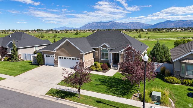 2444 N HOODED CRANE CIR, Clinton, UT 84015