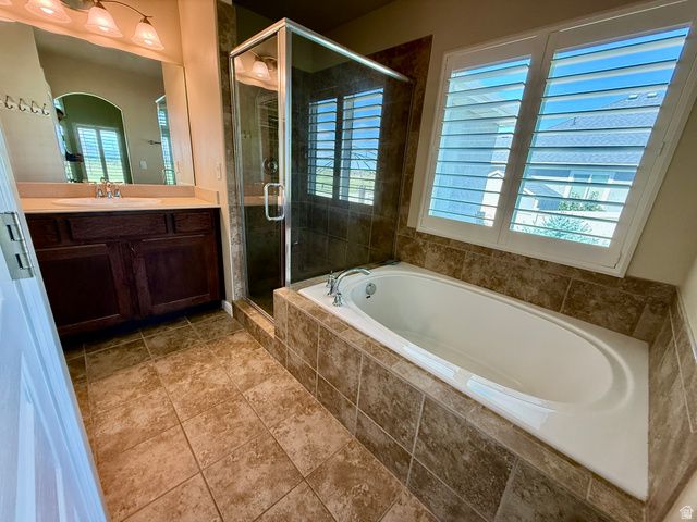 2444 N HOODED CRANE CIR, Clinton, UT 84015