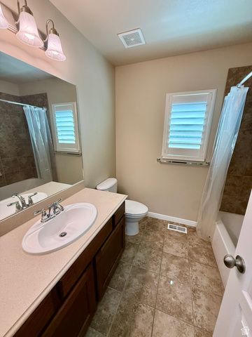 2444 N HOODED CRANE CIR, Clinton, UT 84015