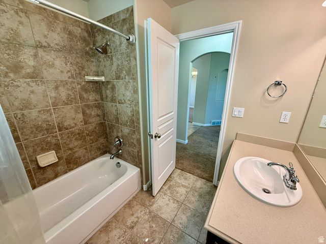 2444 N HOODED CRANE CIR, Clinton, UT 84015