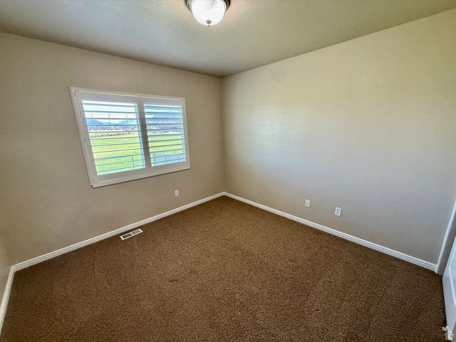 2444 N HOODED CRANE CIR, Clinton, UT 84015