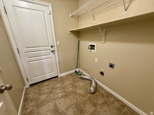 2444 N HOODED CRANE CIR, Clinton, UT 84015