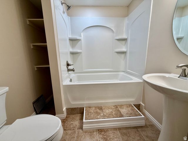 2444 N HOODED CRANE CIR, Clinton, UT 84015
