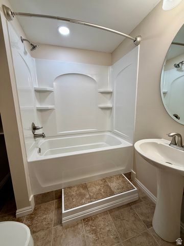 2444 N HOODED CRANE CIR, Clinton, UT 84015