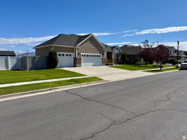 2444 N HOODED CRANE CIR, Clinton, UT 84015