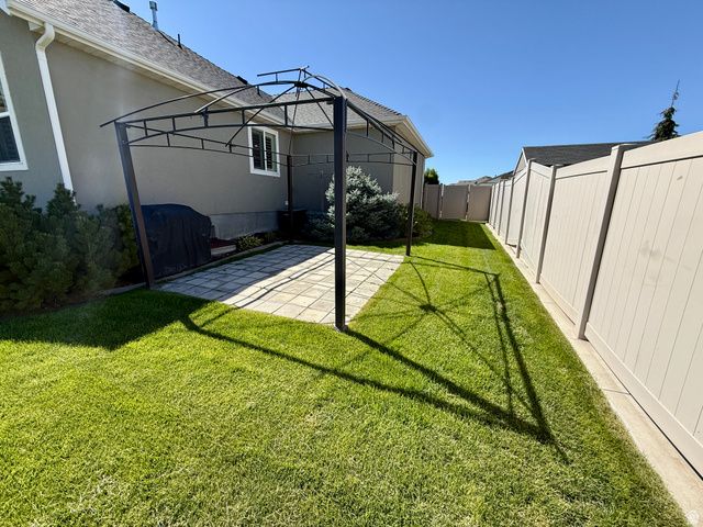 2444 N HOODED CRANE CIR, Clinton, UT 84015
