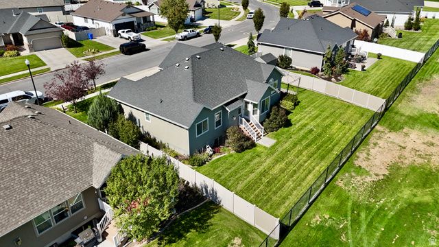 2444 N HOODED CRANE CIR, Clinton, UT 84015