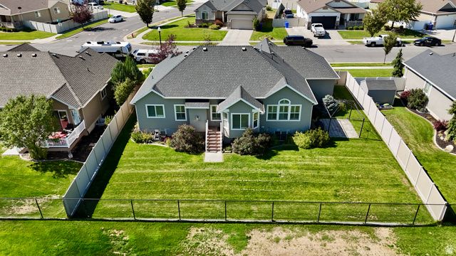 2444 N HOODED CRANE CIR, Clinton, UT 84015