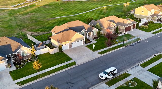 2444 N HOODED CRANE CIR, Clinton, UT 84015