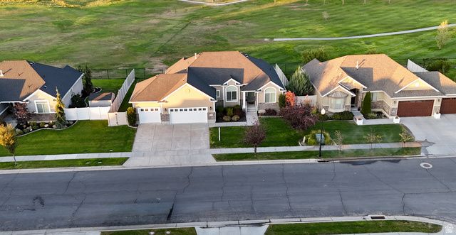 2444 N HOODED CRANE CIR, Clinton, UT 84015