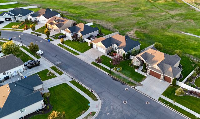 2444 N HOODED CRANE CIR, Clinton, UT 84015