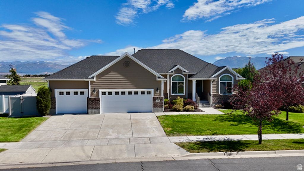 2444 N HOODED CRANE CIR, Clinton, UT 84015 — photo 2