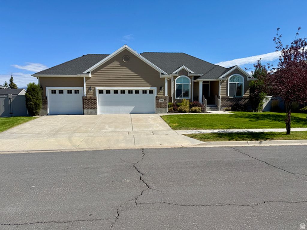 2444 N HOODED CRANE CIR, Clinton, UT 84015 — photo 4