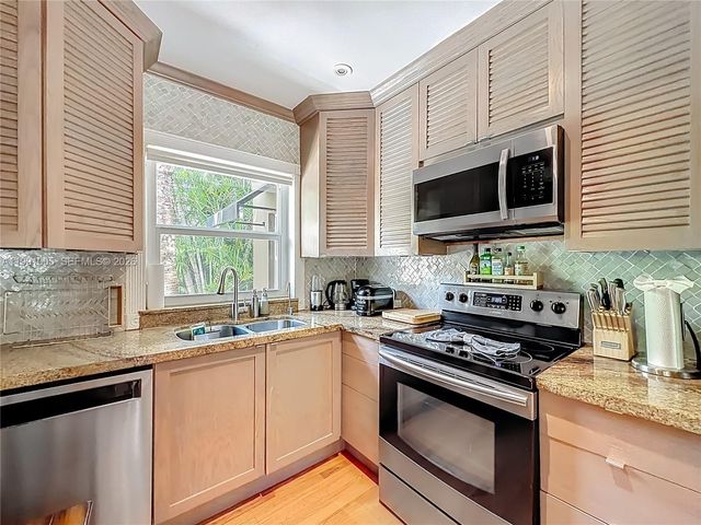 1419 NE 4th Ct, Fort Lauderdale, FL 33301