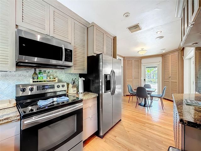 1419 NE 4th Ct, Fort Lauderdale, FL 33301