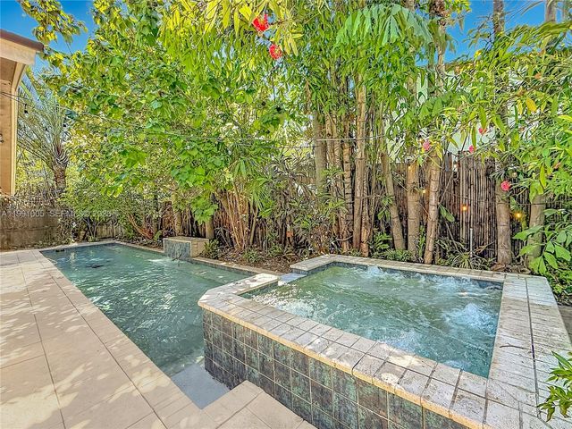 1419 NE 4th Ct, Fort Lauderdale, FL 33301