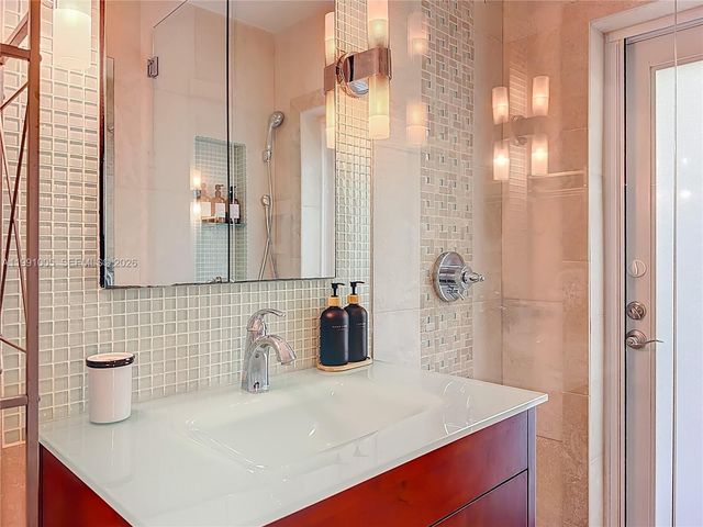 1419 NE 4th Ct, Fort Lauderdale, FL 33301