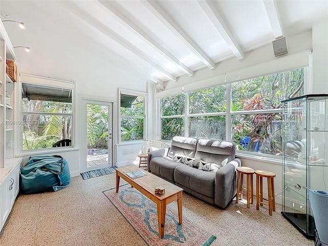 1419 NE 4th Ct, Fort Lauderdale, FL 33301