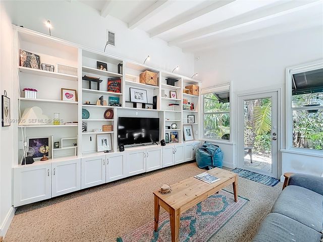 1419 NE 4th Ct, Fort Lauderdale, FL 33301