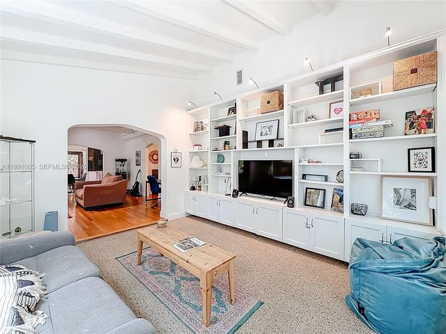 1419 NE 4th Ct, Fort Lauderdale, FL 33301