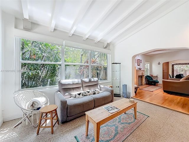 1419 NE 4th Ct, Fort Lauderdale, FL 33301