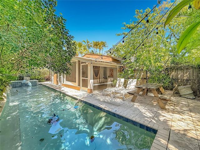 1419 NE 4th Ct, Fort Lauderdale, FL 33301