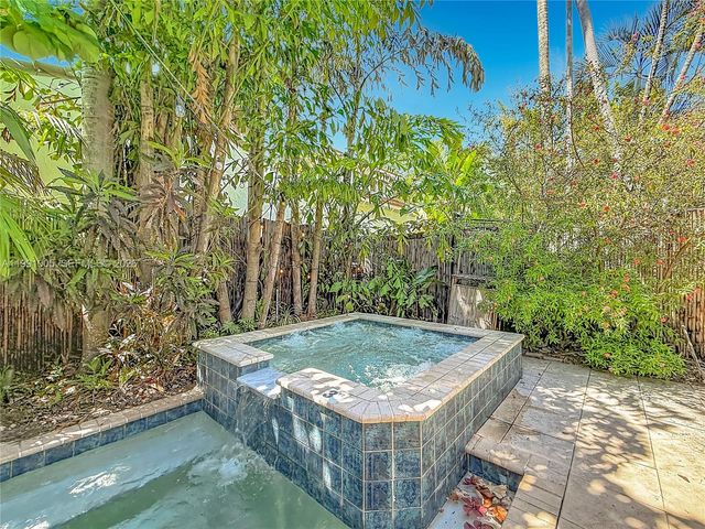 1419 NE 4th Ct, Fort Lauderdale, FL 33301