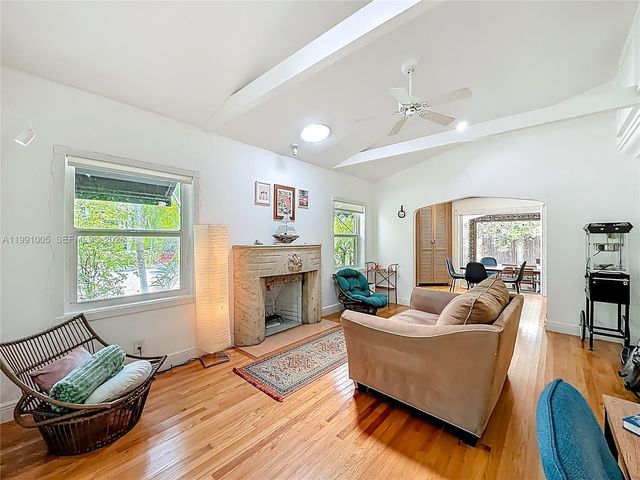 1419 NE 4th Ct, Fort Lauderdale, FL 33301