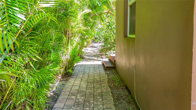 1419 NE 4th Ct, Fort Lauderdale, FL 33301