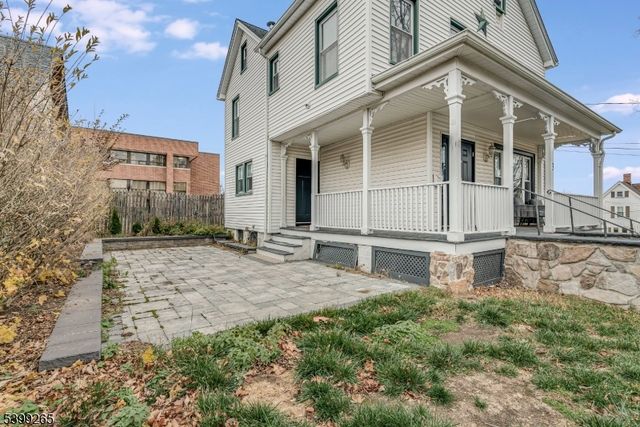 3 Townsend St, Newton Town, NJ 07860