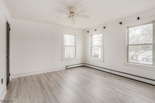 3 Townsend St, Newton Town, NJ 07860