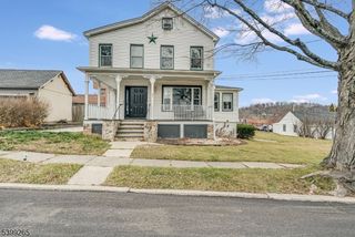 3 Townsend St, Newton Town, NJ 07860