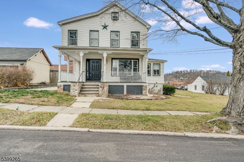 3 Townsend St, Newton Town, NJ 07860