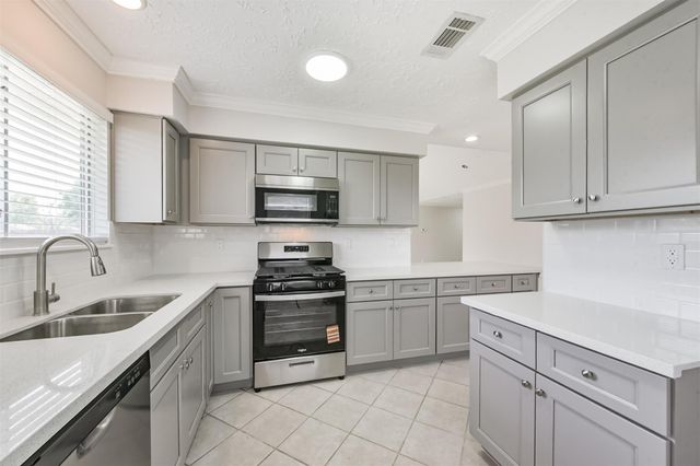 1819 Wood Orchard Drive, Missouri City, TX 77489