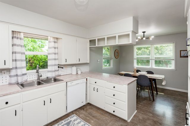 715 Maple Street, Waukee, IA 50263