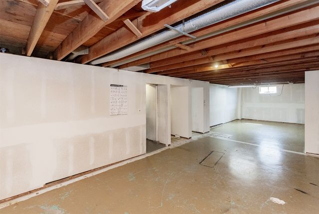 715 Maple Street, Waukee, IA 50263