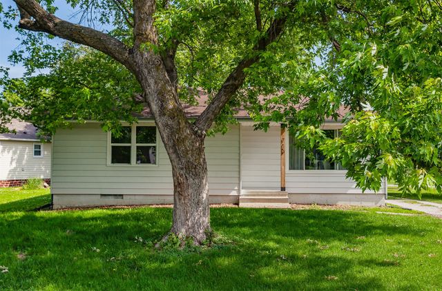 715 Maple Street, Waukee, IA 50263