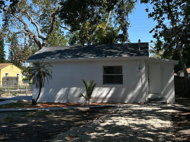1063 NW 55th Terrace, Miami, FL 33127