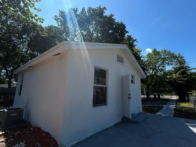 1063 NW 55th Terrace, Miami, FL 33127