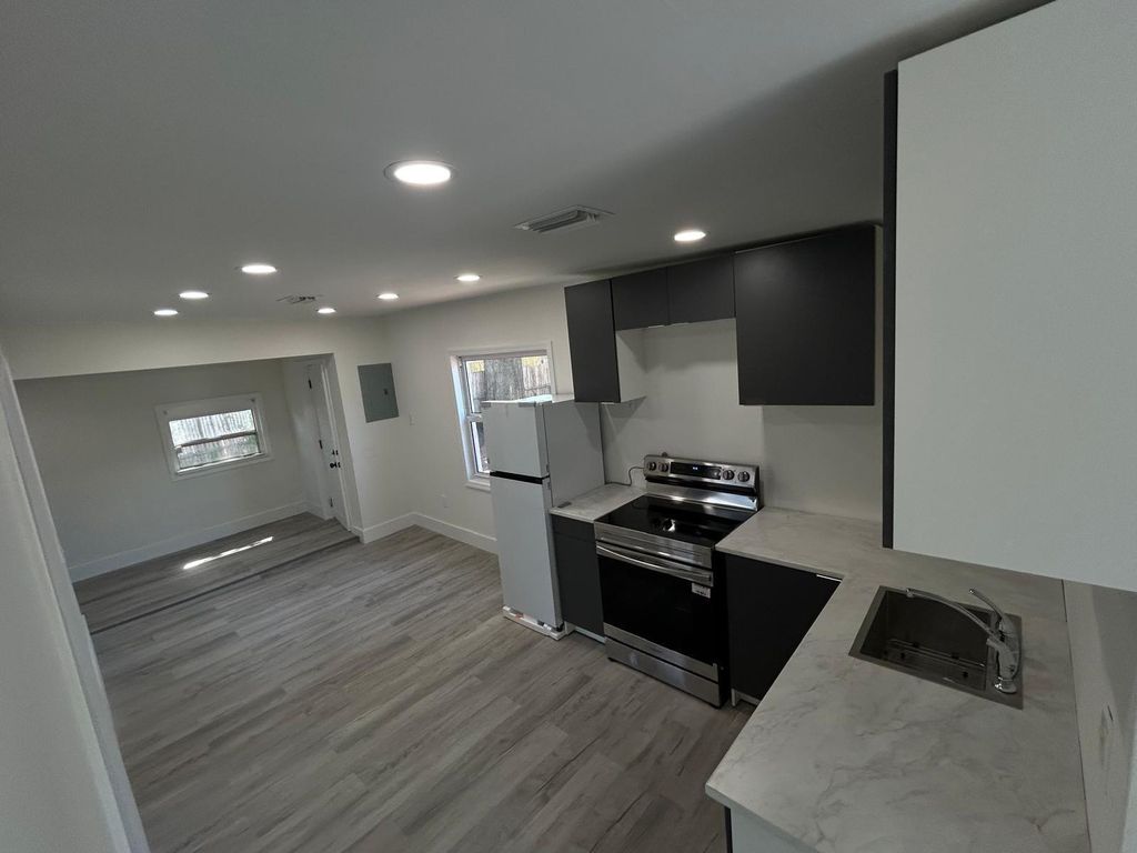 1063 NW 55th Terrace, Miami, FL 33127