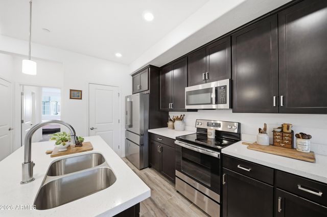 1917 E HAMPTON Lane 106, Gilbert, AZ 85295