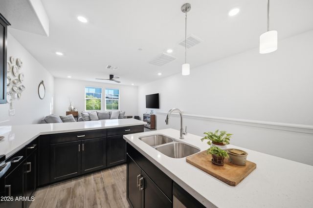 1917 E HAMPTON Lane 106, Gilbert, AZ 85295