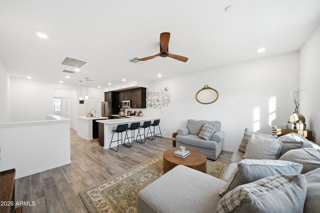 1917 E HAMPTON Lane 106, Gilbert, AZ 85295