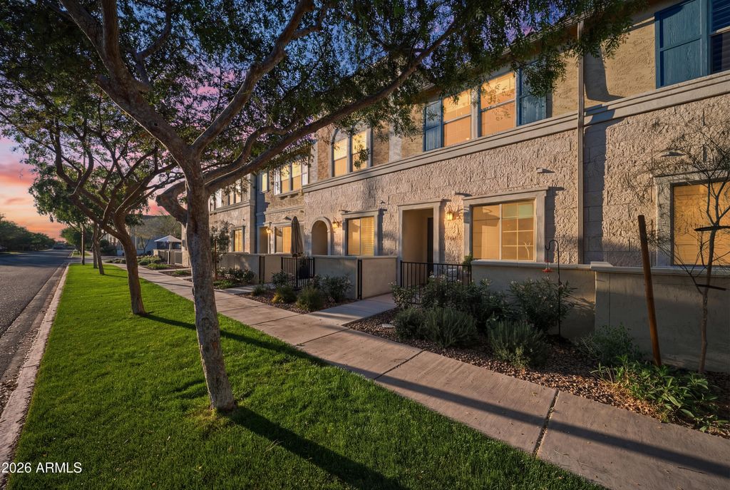 1917 E HAMPTON Lane 106, Gilbert, AZ 85295