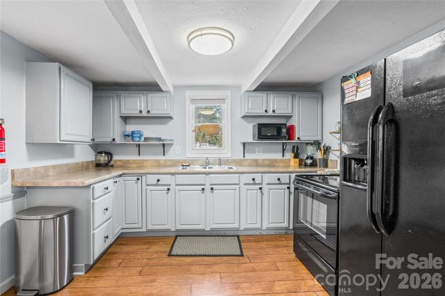 23 Maxwell Road, Asheville, NC 28805