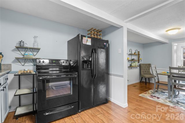 23 Maxwell Road, Asheville, NC 28805