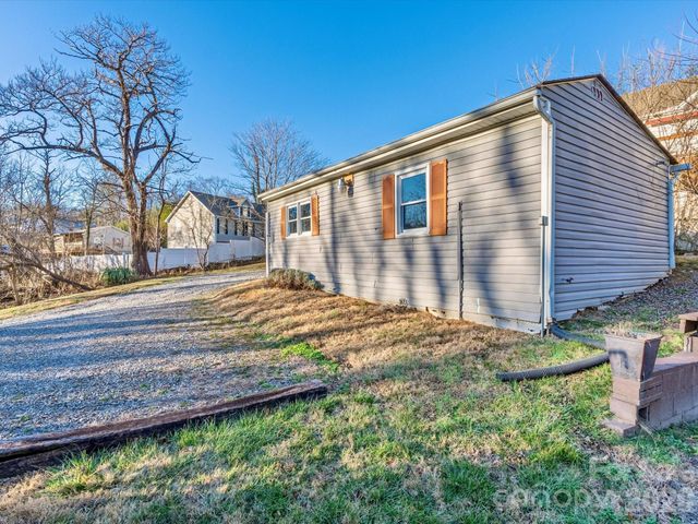 23 Maxwell Road, Asheville, NC 28805