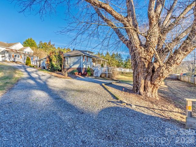 23 Maxwell Road, Asheville, NC 28805